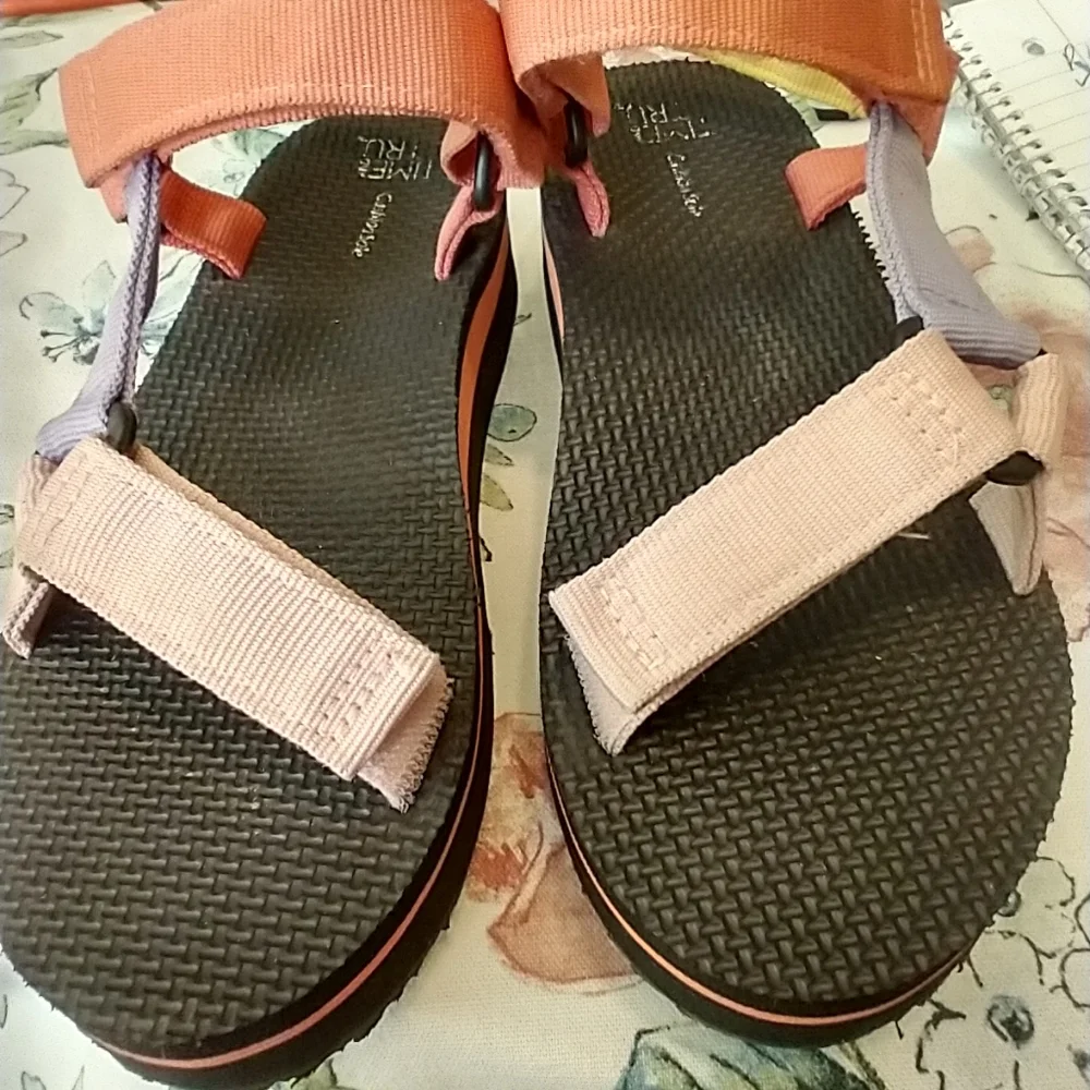 Sandals - Picture 1 of 4